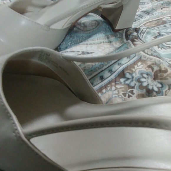 Ladies 9 2 5 Cream Sandals - Picture 3 of 5